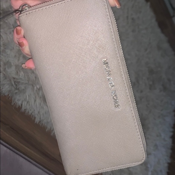 Michael Kors wallet - Picture 3 of 7